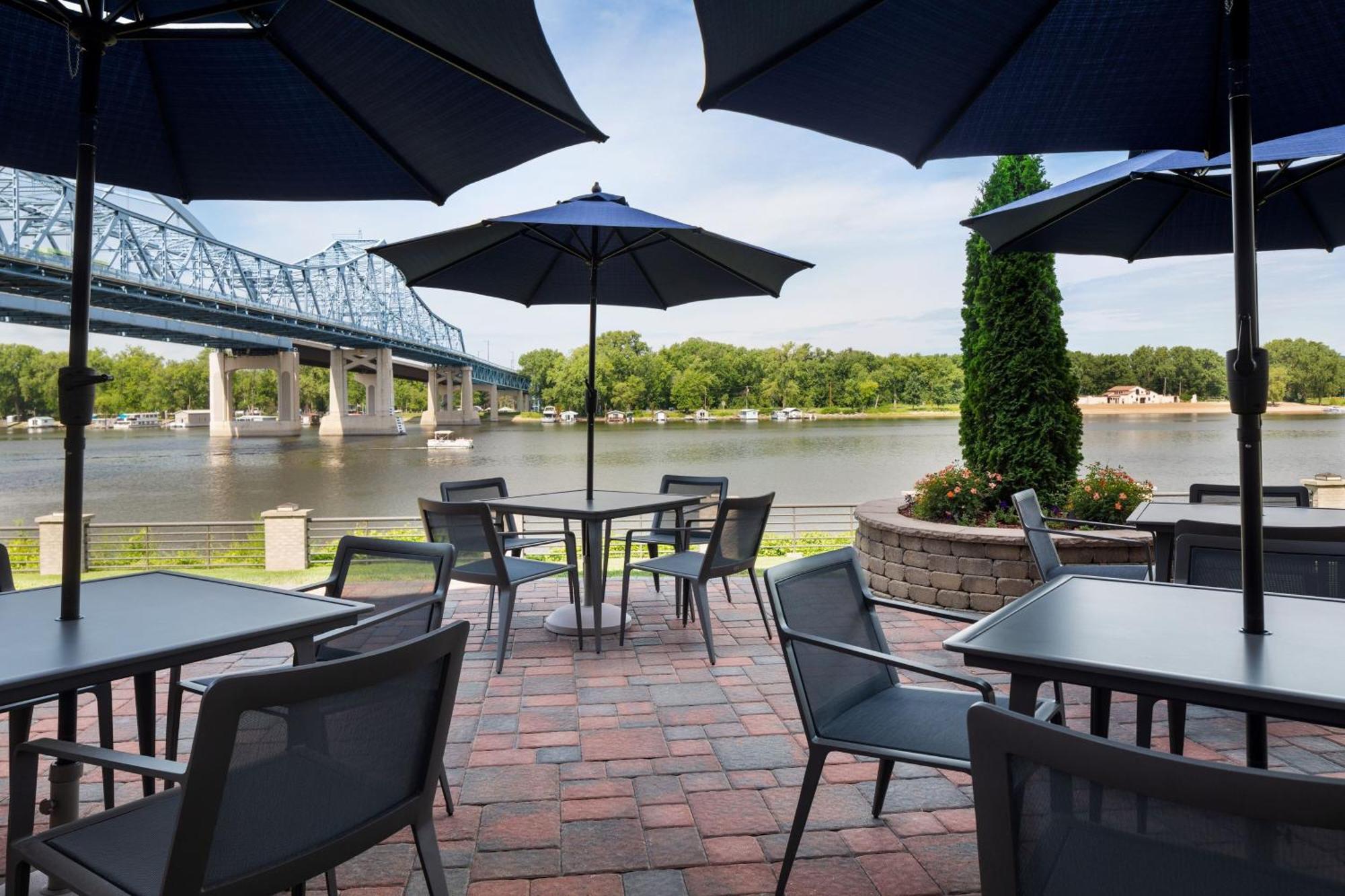 Courtyard La Crosse Downtown/Mississippi Riverfront Hotel Exterior photo